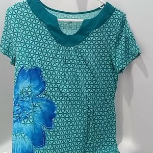 Small pull over women'sblouse by studio works